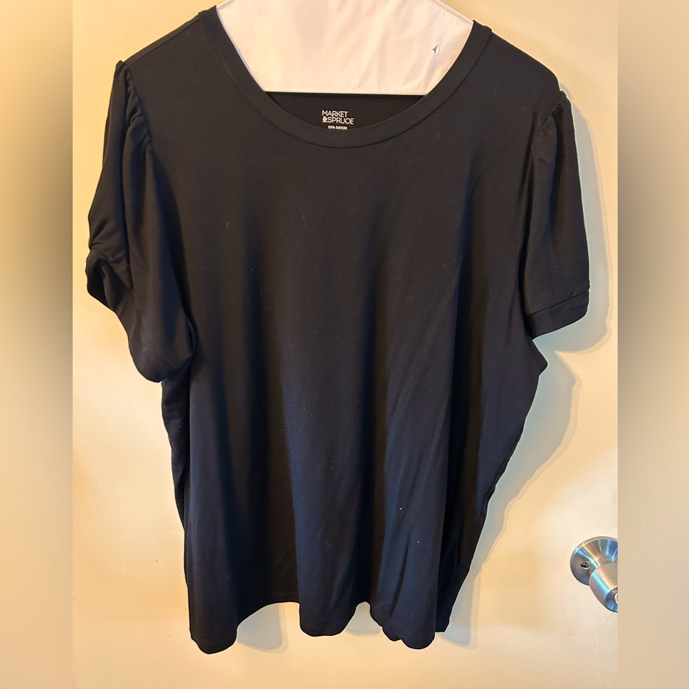 Market and Spruce Brianne twist sleeve knit tee